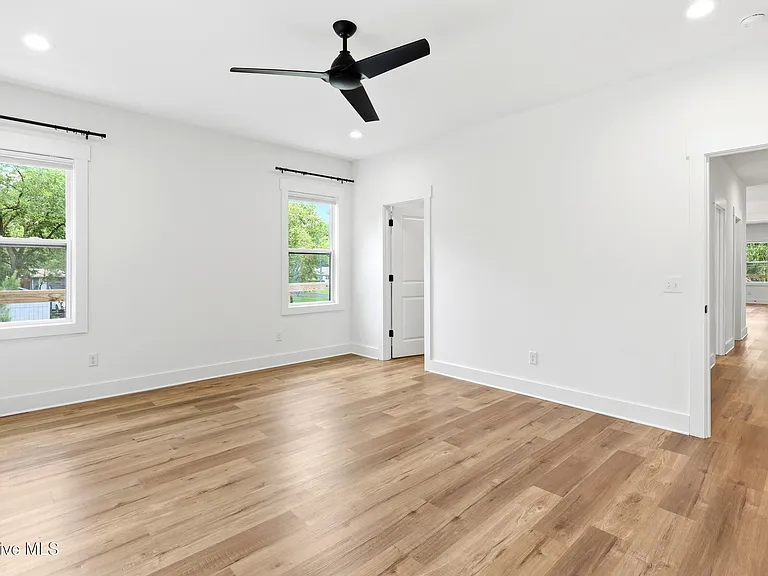 213 Myrtle Ave — Photo 24