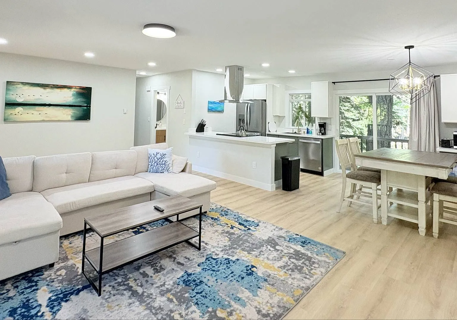 3 bed, 2.5 bath, 1824 sqft, $4,200 — Photo 4