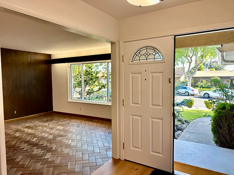 1132 Lawrence Ct — Photo 6