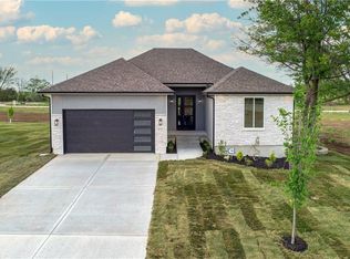 417 SW Redbud Ct, Blue Springs, MO 64014