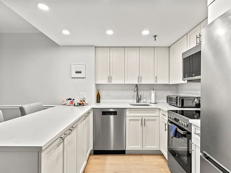 145 Pinckney St #323 — Photo 7