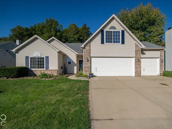 1142 Crestwood Dr, Greenwood, IN 46143