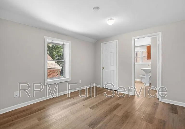 325 54th Ave N #E — Photo 10