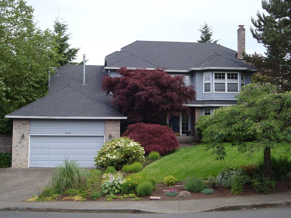 10k+ lot; new roof in 2010