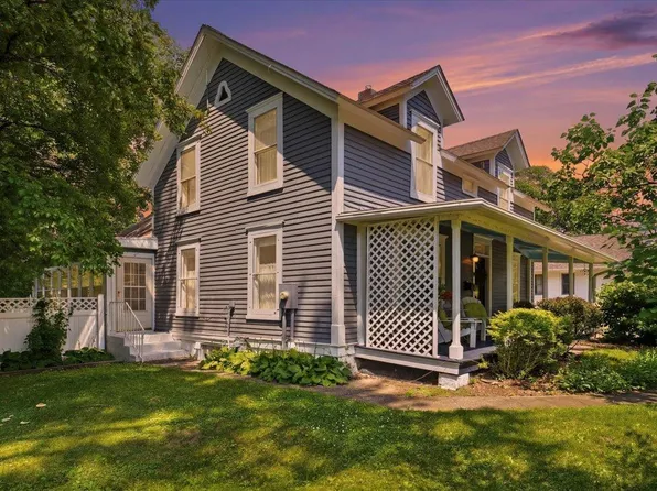 413 E 1st St, New Richmond, WI 54017