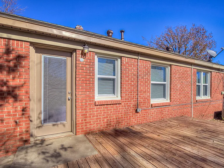 2740 Clermont Pl — Photo 32