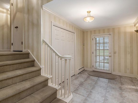 3rd image of 2727 Bronson Cir