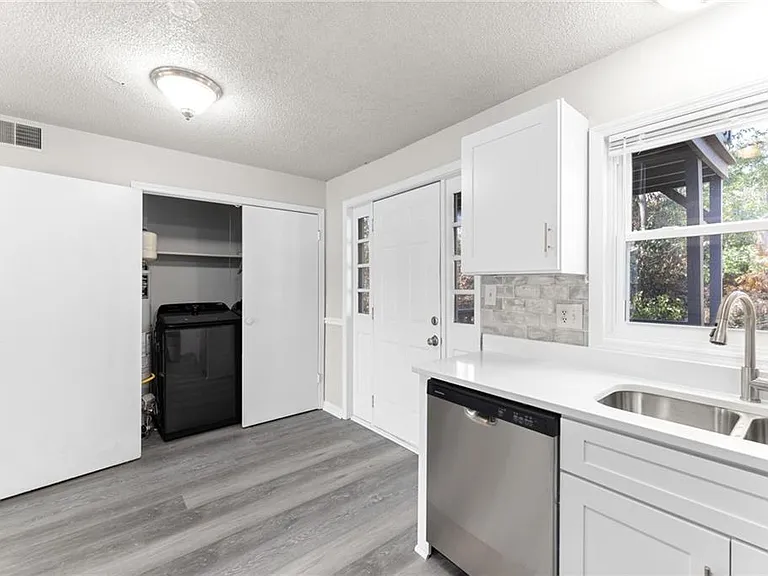 121 Mark Twain Cir — Photo 15
