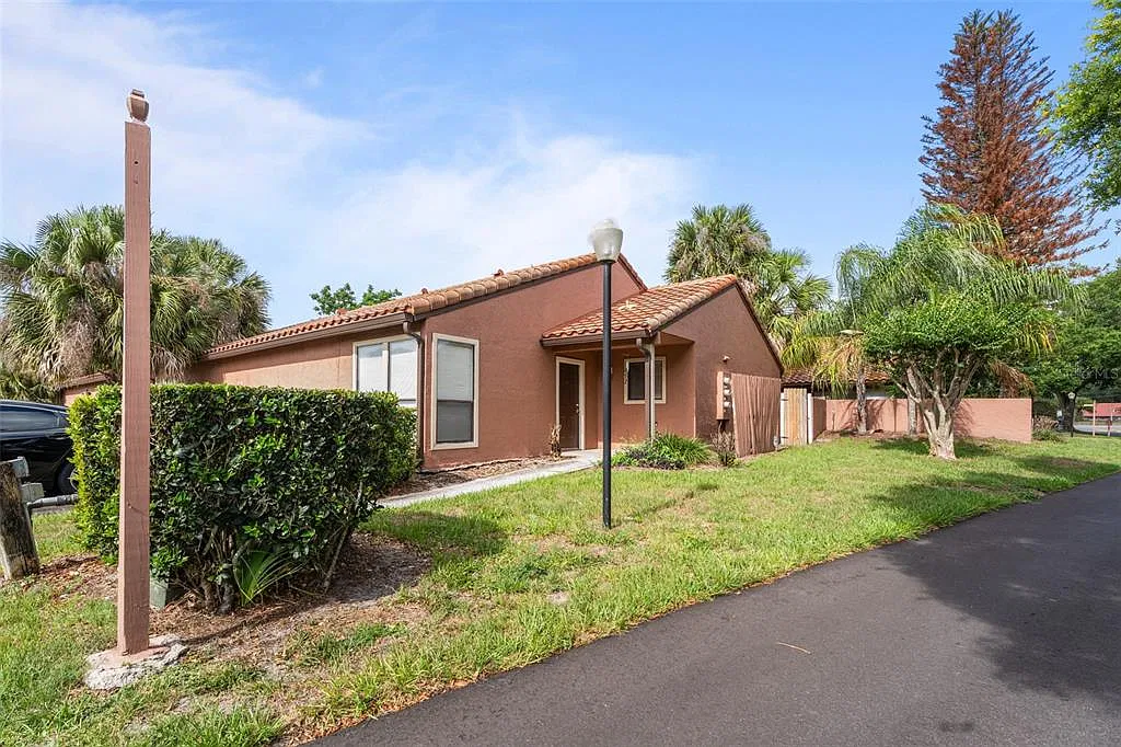2 bed, 2.0 bath, 1037 sqft, $1,800 — Photo 1