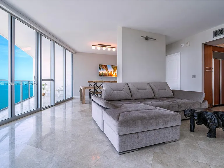 3101 S Ocean Dr — Photo 4
