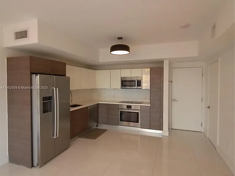 1010 SW 2nd Ave #1806 — Photo 3