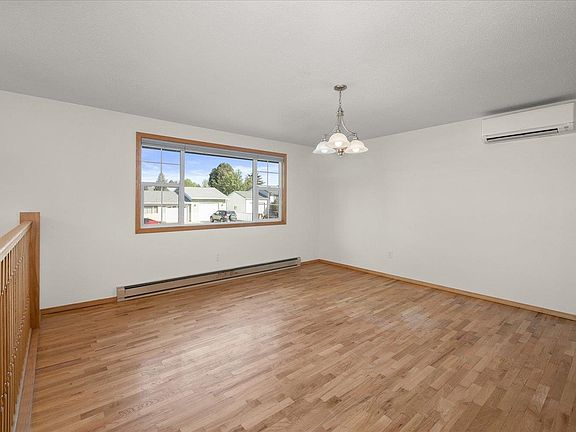 3rd image of 424 NE Cadco Ave
