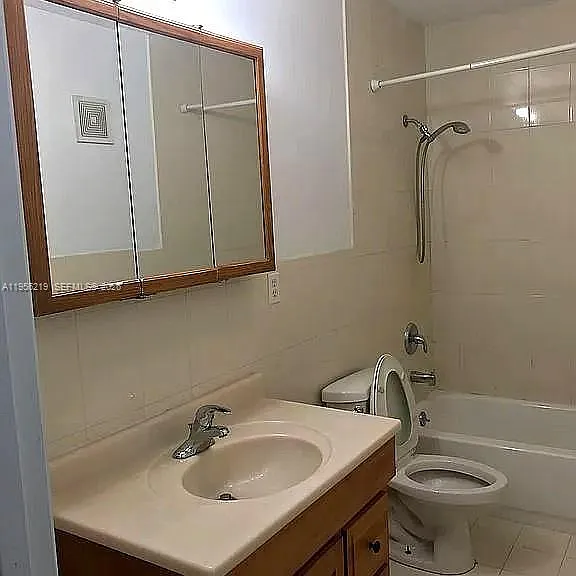 5448 NW 169th Ter #5448 — Photo 4