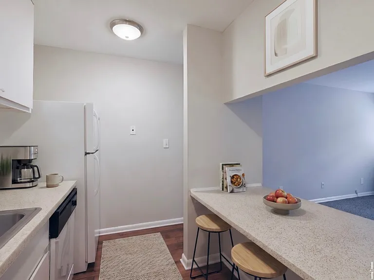 Modern Living in the Heart of Northlake — Photo 36