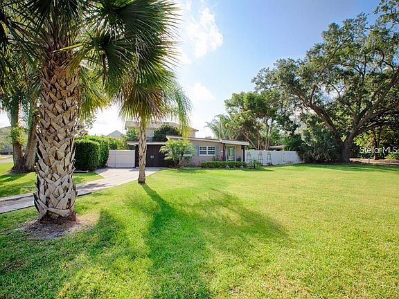 3rd image of 2940 Parkland Dr