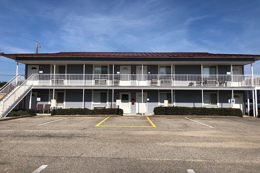 1st image of 1664 Beach Blvd