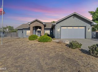 18050 Rawhide Ct, Tehachapi, CA 93561