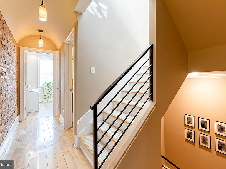 908 S Linwood Ave — Photo 16