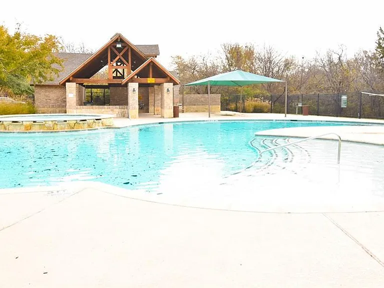 1708 Estacado Dr — Photo 19