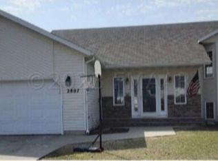2807 Parkview Dr S, Fargo, ND