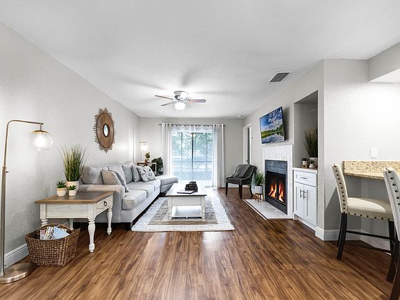 5th image of 524 Sun Valley Vlg Unit 105