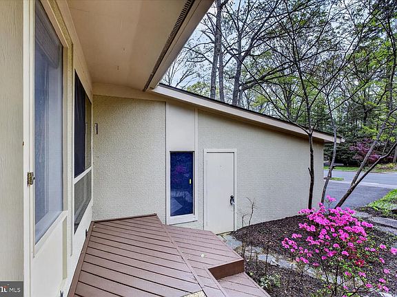 4th image of 2105 Lirio Ct