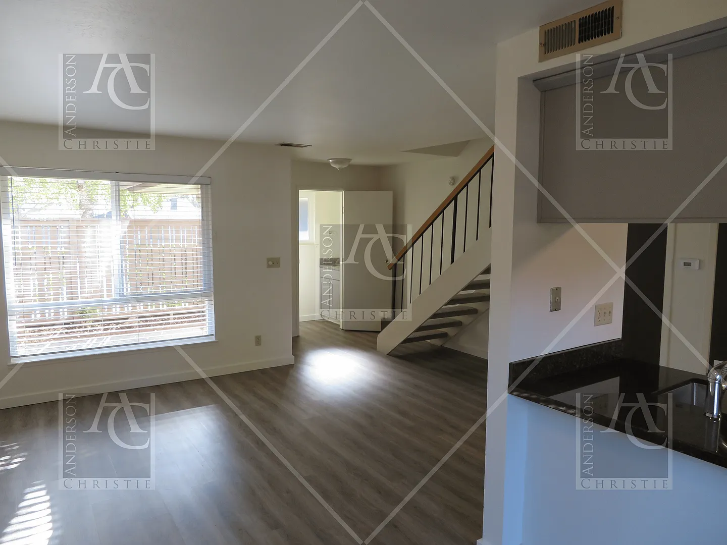 2 bed 1.5 Condo on the upper westside close to UCSC — Photo 2