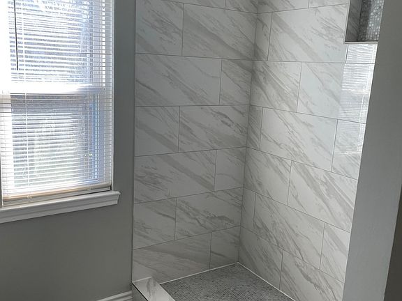 Guest bath Upstairs