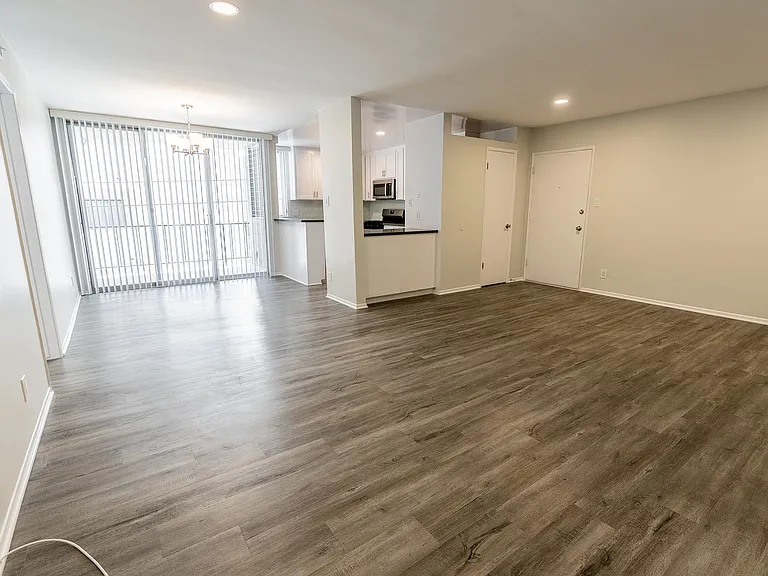 115 North Wetherly Drive — Photo 4