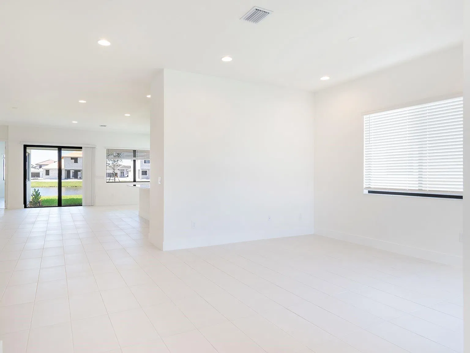 4 bed, 4.5 bath, 3025 sqft, $6,200 — Photo 3