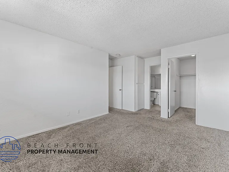 9842 Hamilton Ave. — Photo 15