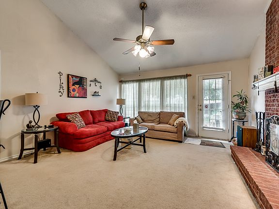 4th image of 1108 Old Knoll Dr