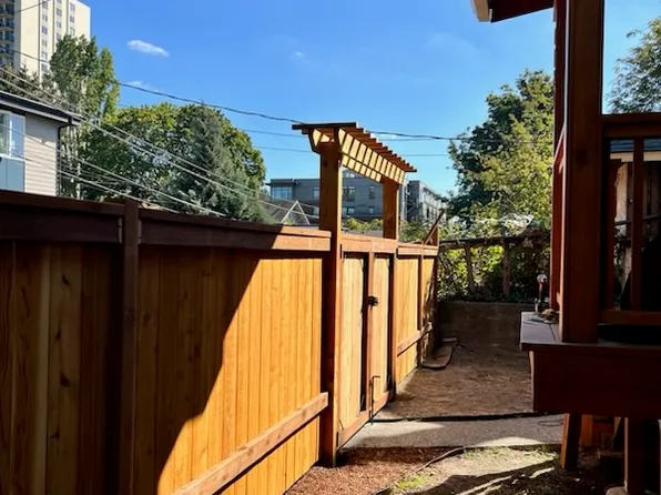 4724 7th Ave NE, Seattle, WA