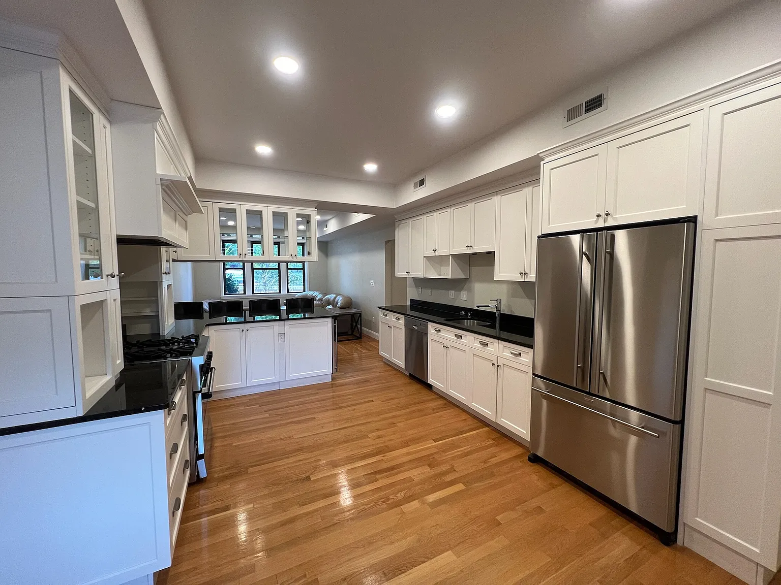 5 bed, 2.5 bath, 1764 sqft, $9,450 — Photo 4
