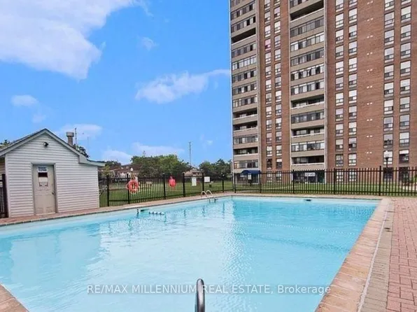 15 Kensington Rd Unit 1512, Brampton, ON L6T 3W2