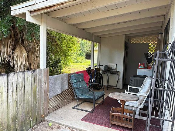 5th image of 3405 Green Briar Cir