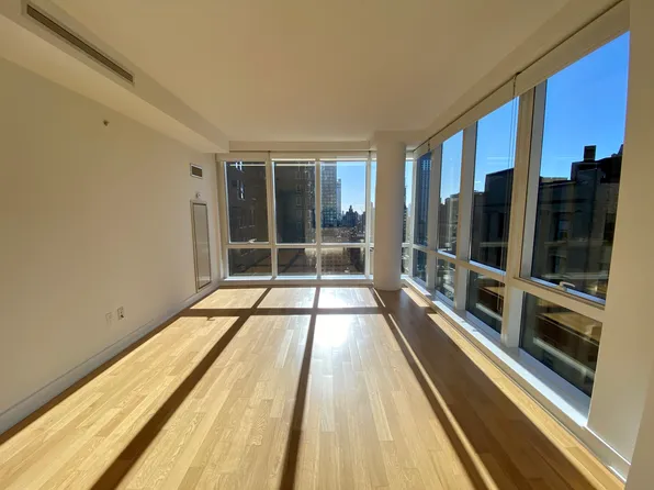 885 6th Avenue image 1 of 10