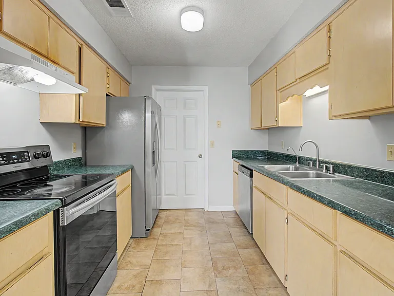1651 Latham Ct — Photo 11