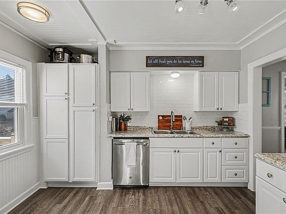 2nd image of 921 E Manor Rd