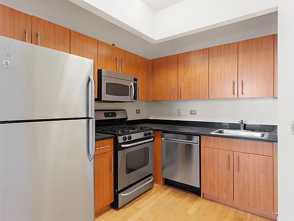 4th image of 20 West St APT 38H