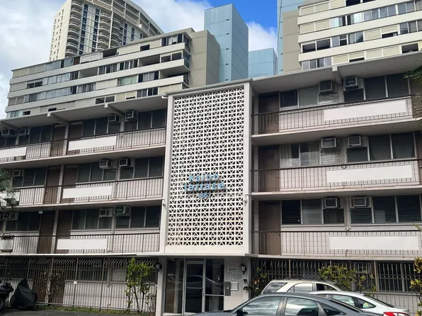 1867 Kaioo Dr APT 307, Honolulu, HI 96815
