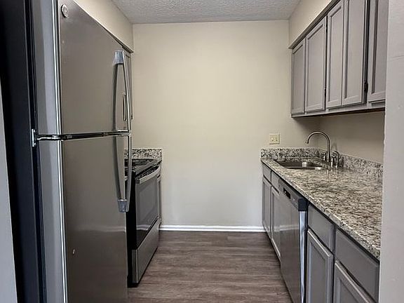 3rd image of 1009 12th St Unit 10A-23