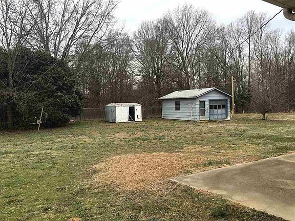4th image of 218 Edgewood Dr
