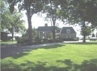 26875 E River Rd, Grosse Ile, MI 48138