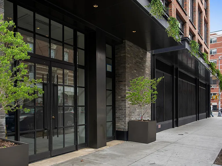 438 E 12th St #PHD — Photo 20