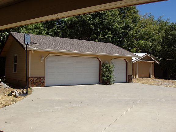 3 Car Garage