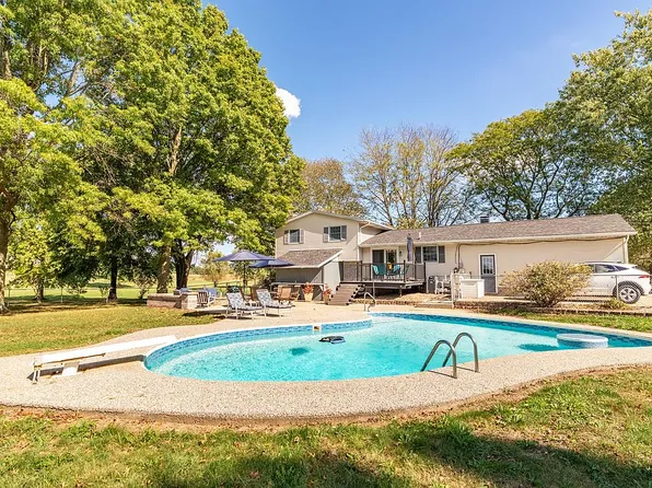 10325 Hoover Ave NW, Uniontown, OH 44685