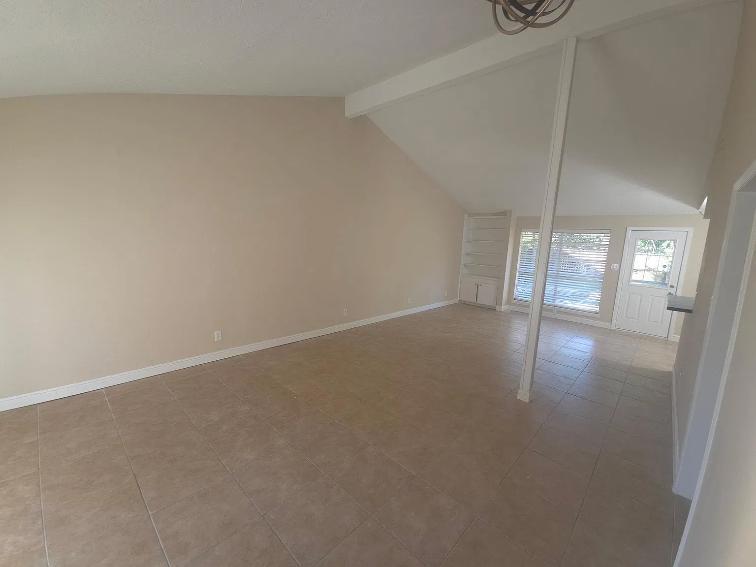 3 bed, 2.0 bath, 1301 sqft, $1,900 — Photo 2