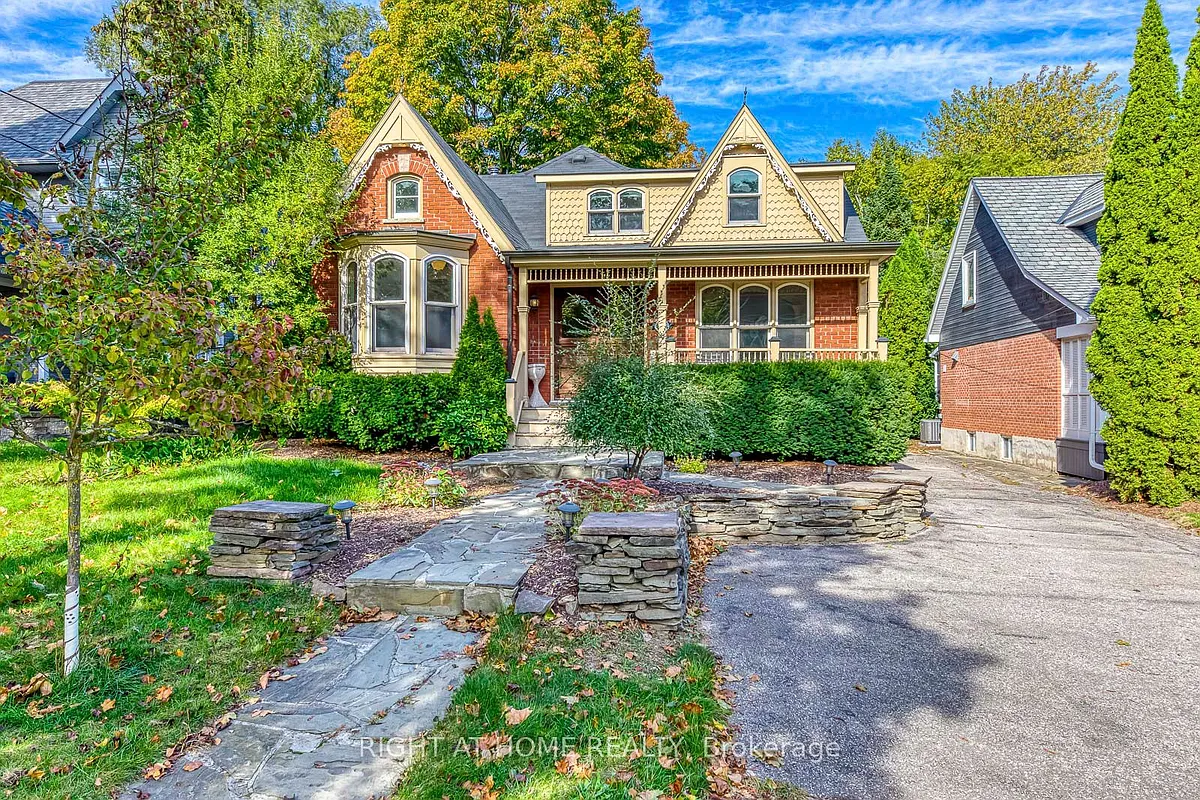 Photo 2 of 50 - 435 Maple Ave - Oakville, ON Building Photo - 435 Maple Ave