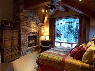 5th image of 100 White Pine Canyon Rd